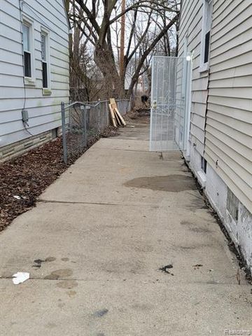 7261 Auburn Street, Detroit, MI 48228