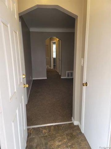 7261 Auburn Street, Detroit, MI 48228