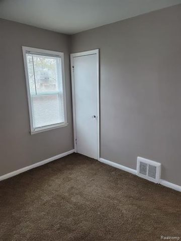 7261 Auburn Street, Detroit, MI 48228