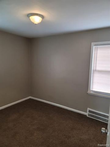 7261 Auburn Street, Detroit, MI 48228