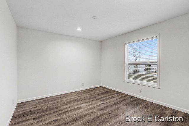 1283 E Ellis Road 30, Norton Shores, MI 49441