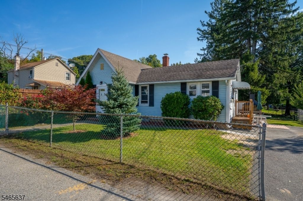 12 3Rd St, Bloomingdale Boro, NJ 07403 — exterior