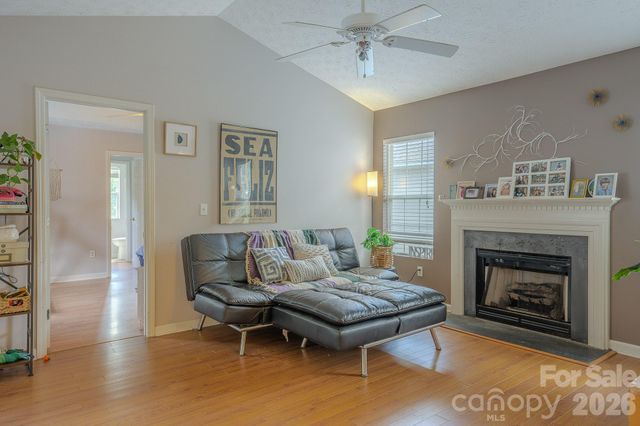 39 N Creekside Court, Hendersonville, NC 28791