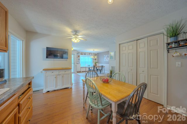 39 N Creekside Court, Hendersonville, NC 28791