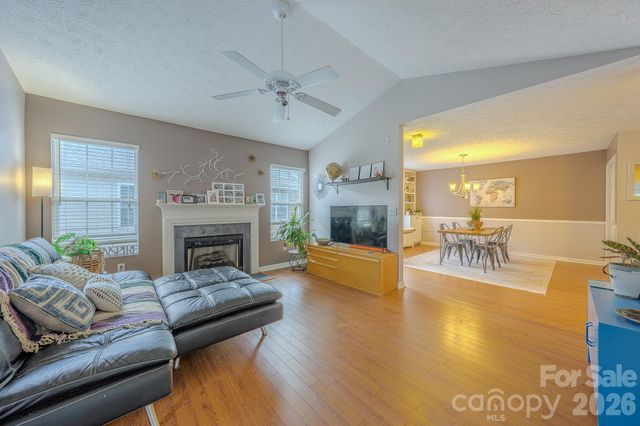 39 N Creekside Court, Hendersonville, NC 28791