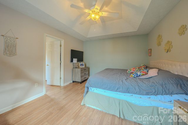39 N Creekside Court, Hendersonville, NC 28791