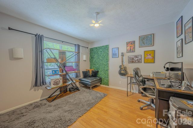 39 N Creekside Court, Hendersonville, NC 28791