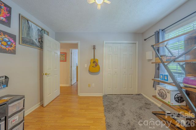 39 N Creekside Court, Hendersonville, NC 28791