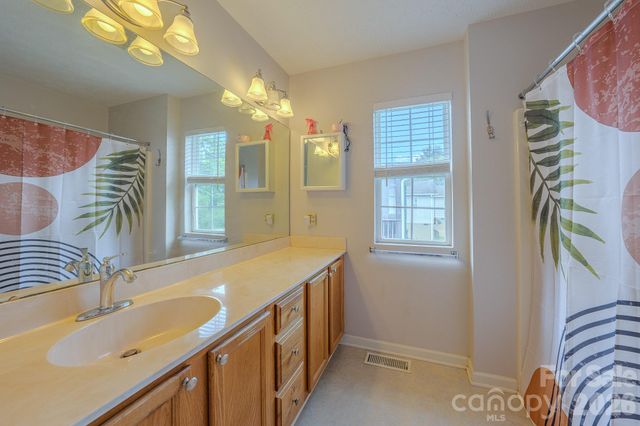 39 N Creekside Court, Hendersonville, NC 28791