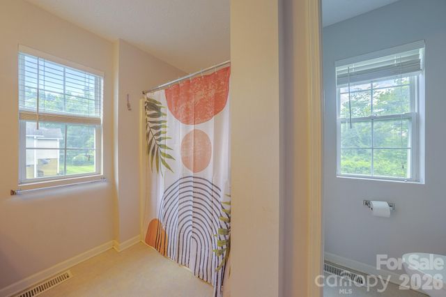 39 N Creekside Court, Hendersonville, NC 28791