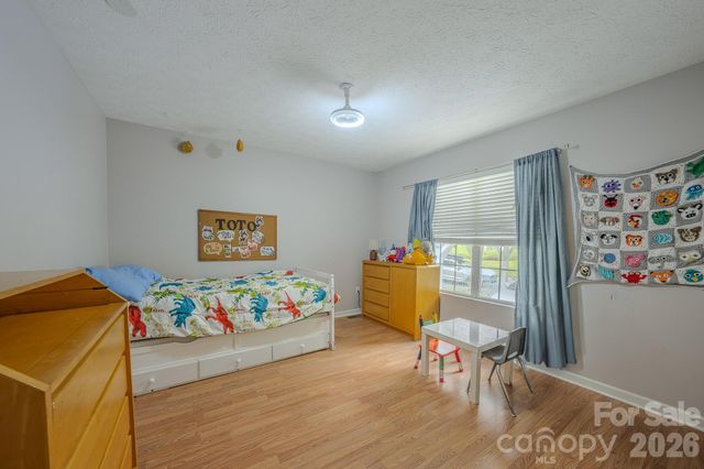 39 N Creekside Court, Hendersonville, NC 28791
