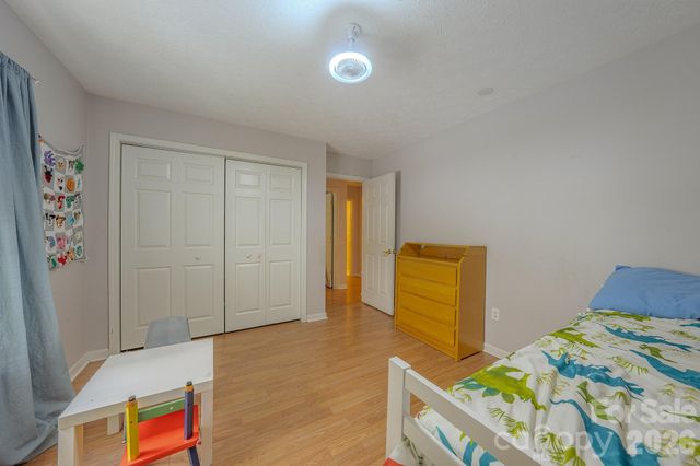 39 N Creekside Court, Hendersonville, NC 28791