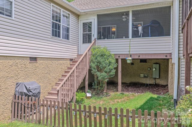 39 N Creekside Court, Hendersonville, NC 28791