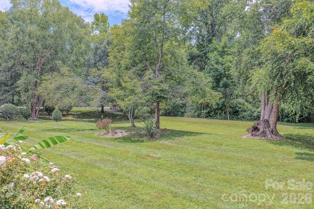 39 N Creekside Court, Hendersonville, NC 28791