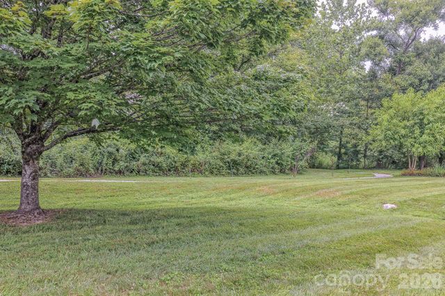 39 N Creekside Court, Hendersonville, NC 28791