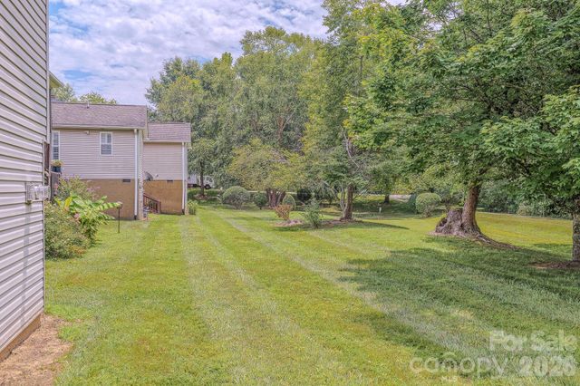39 N Creekside Court, Hendersonville, NC 28791