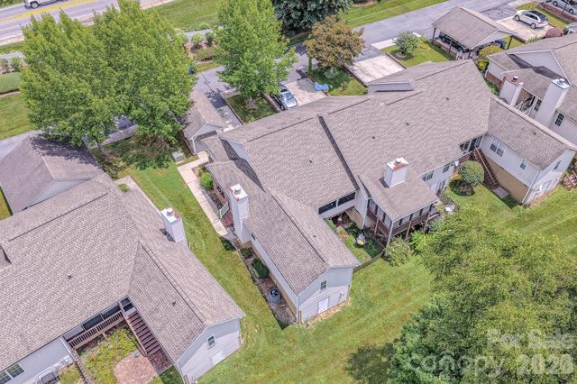 39 N Creekside Court, Hendersonville, NC 28791