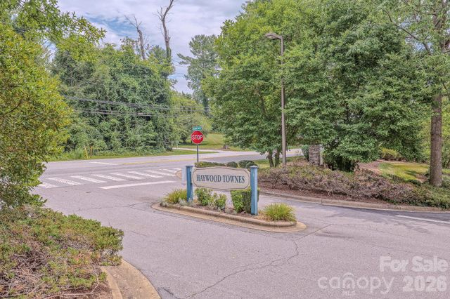 39 N Creekside Court, Hendersonville, NC 28791