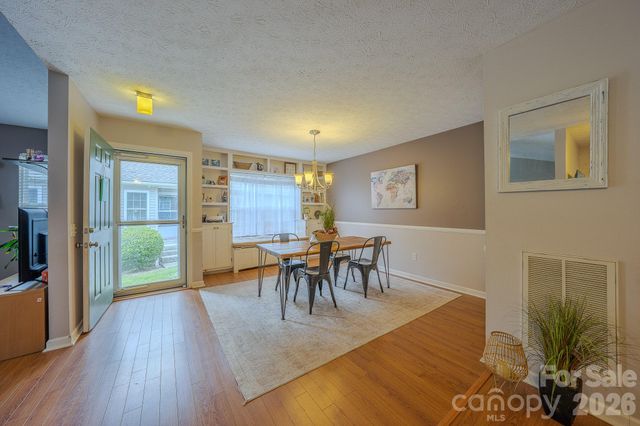 39 N Creekside Court, Hendersonville, NC 28791