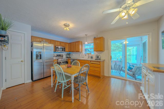 39 N Creekside Court, Hendersonville, NC 28791