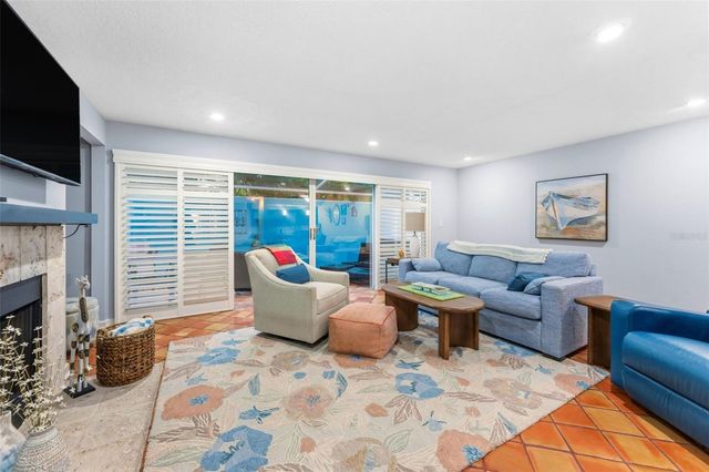 2979 W KNIGHTS AVENUE, Tampa, FL 33611