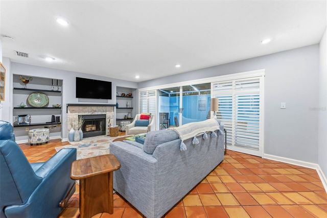 2979 W KNIGHTS AVENUE, Tampa, FL 33611