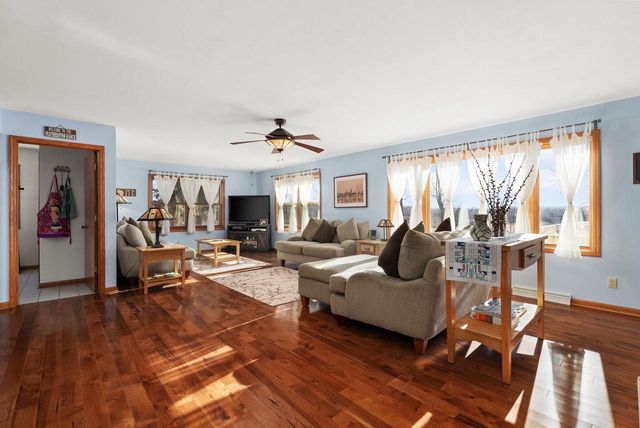 5840 Madsen Circle, Oregon, WI 53575