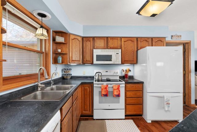 5840 Madsen Circle, Oregon, WI 53575