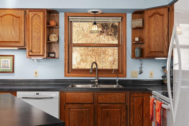 5840 Madsen Circle, Oregon, WI 53575