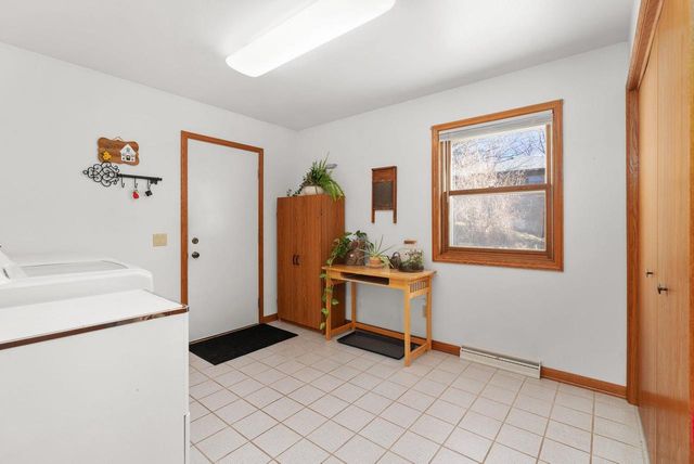 5840 Madsen Circle, Oregon, WI 53575