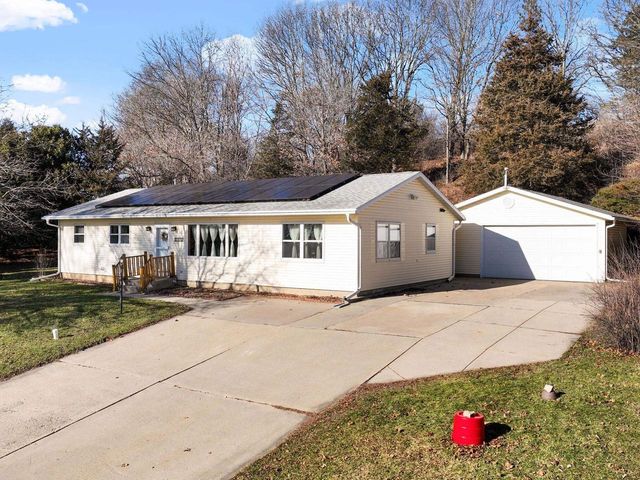 5840 Madsen Circle, Oregon, WI 53575