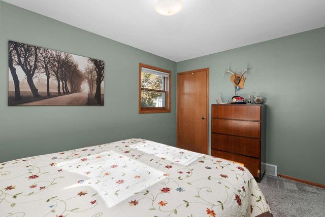 5840 Madsen Circle, Oregon, WI 53575