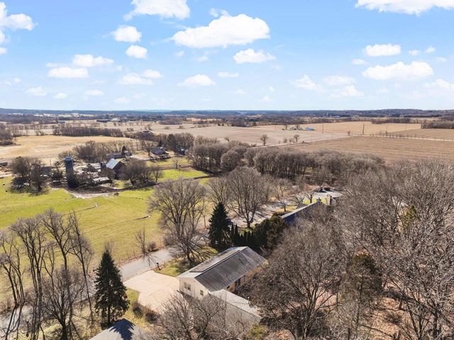 5840 Madsen Circle, Oregon, WI 53575