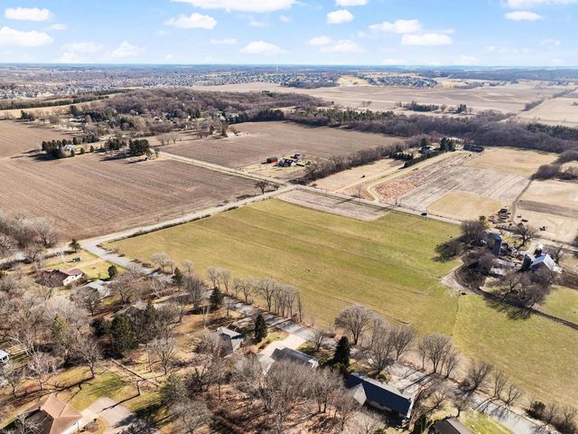 5840 Madsen Circle, Oregon, WI 53575