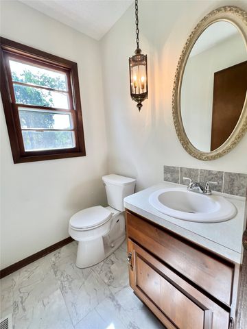 2711 64th Street, Des Moines, IA 50322