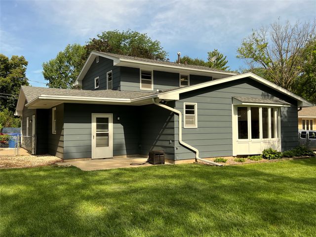 2711 64th Street, Des Moines, IA 50322