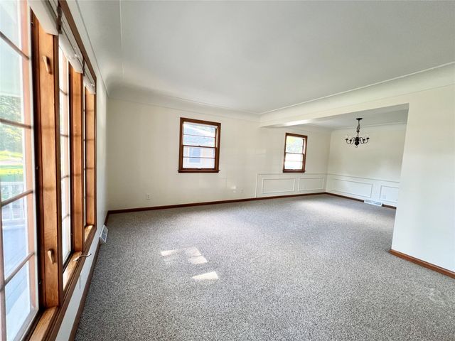 2711 64th Street, Des Moines, IA 50322