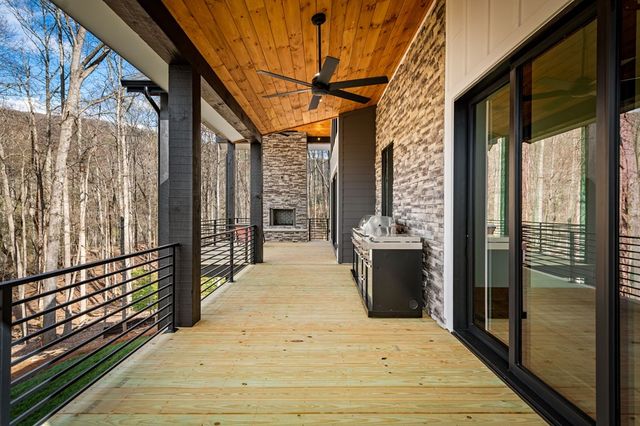 172 Grand Oaks Trail, Morganton, GA 30560
