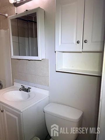 265 College Drive, Edison, NJ 08817