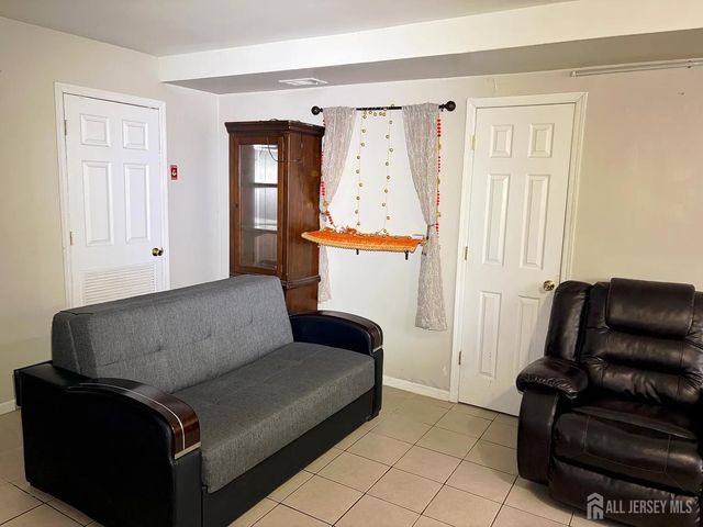 265 College Drive, Edison, NJ 08817