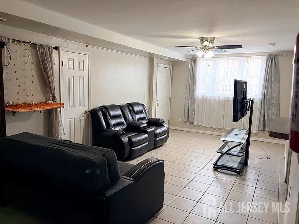 265 College Drive, Edison, NJ 08817