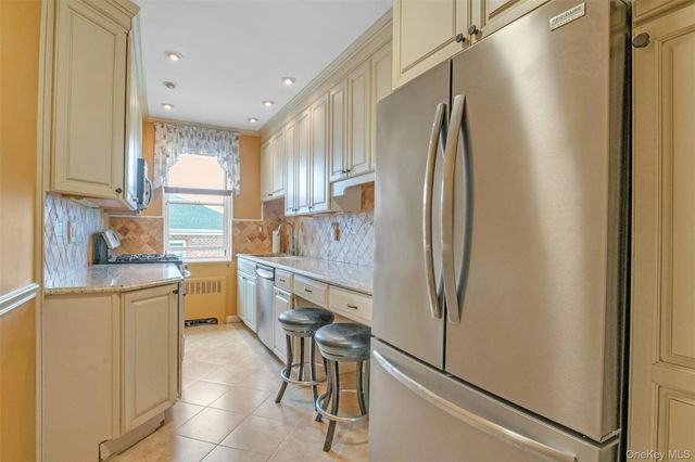 920 Pelhamdale Avenue A2H, Pelham, NY 10803