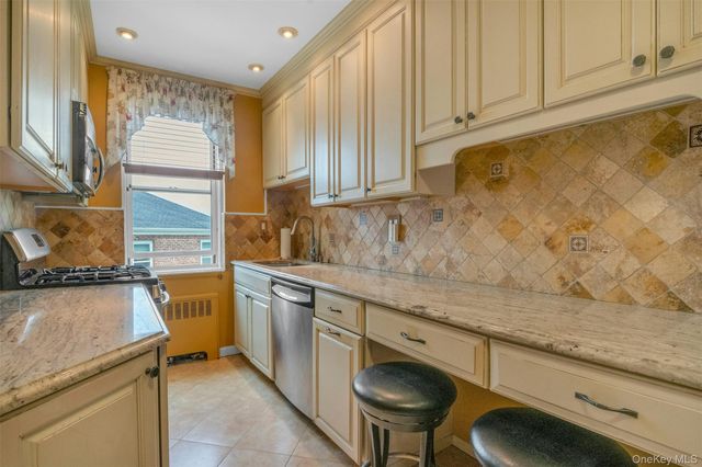 920 Pelhamdale Avenue A2H, Pelham, NY 10803