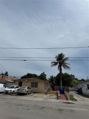 2124 NW 27th Street, Miami, FL 33142