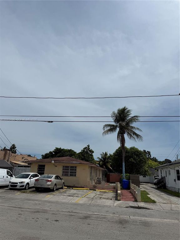 2124 NW 27th Street, Miami, FL 33142