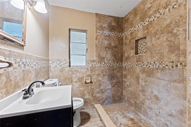 2025 17TH AVENUE W, Bradenton, FL 34205