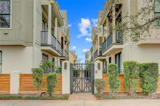 3225 Maxroy Street, Houston, TX 77008