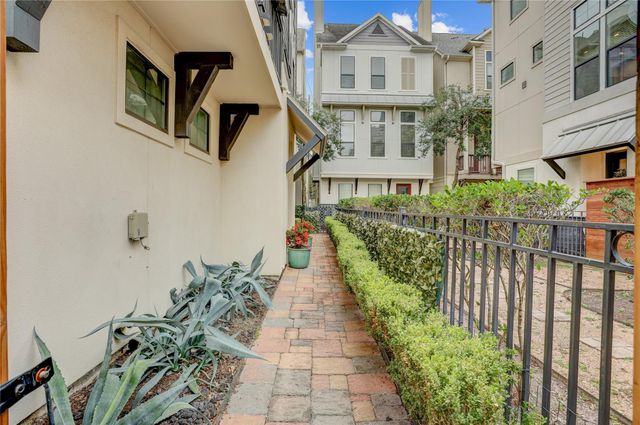 3225 Maxroy Street, Houston, TX 77008