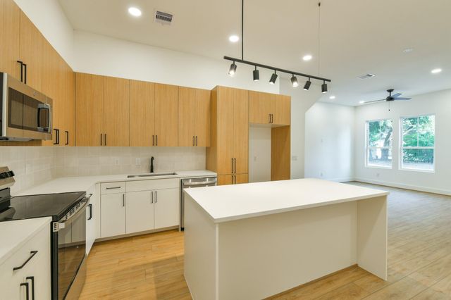 164 Wallace Street, Houston, TX 77022