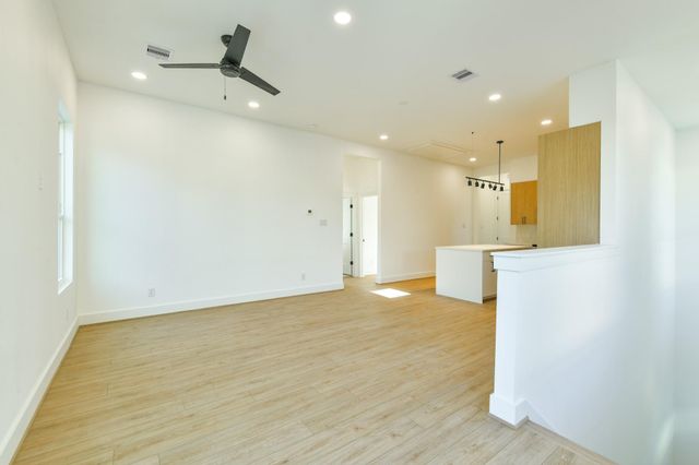 164 Wallace Street, Houston, TX 77022